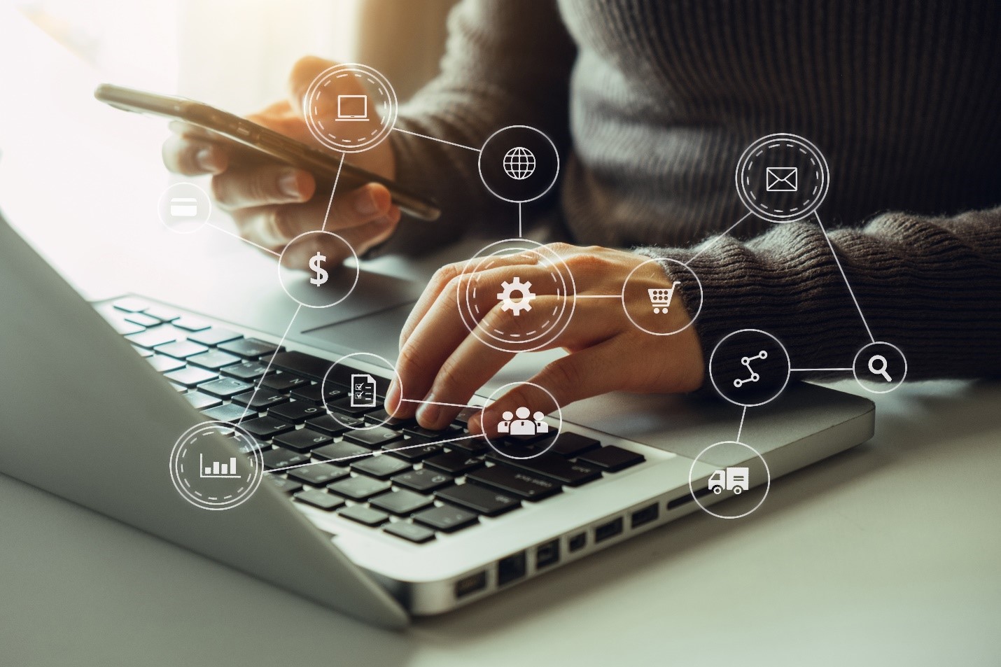 marketing agent looking at omnichannel diagram